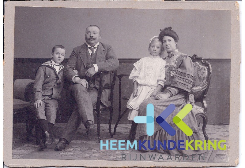 Fam. J. Hulshof1869 -1922 en Louisa .M. Peters 1872-1946 Coll. Peters